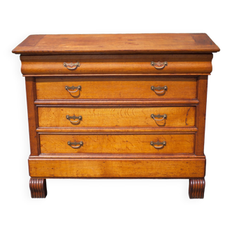 Wooden chest of drawers