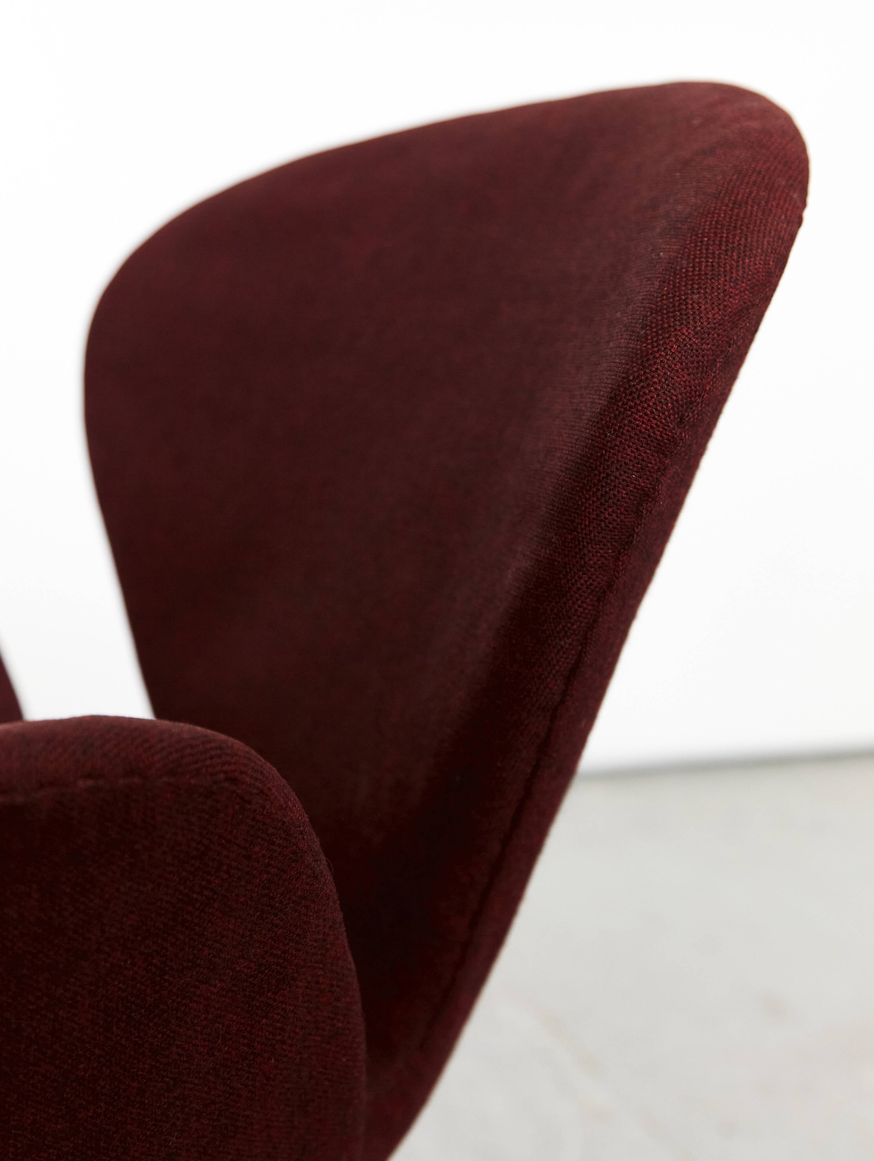 Arne Jacobsen Swan Chair for Fritz Hansen