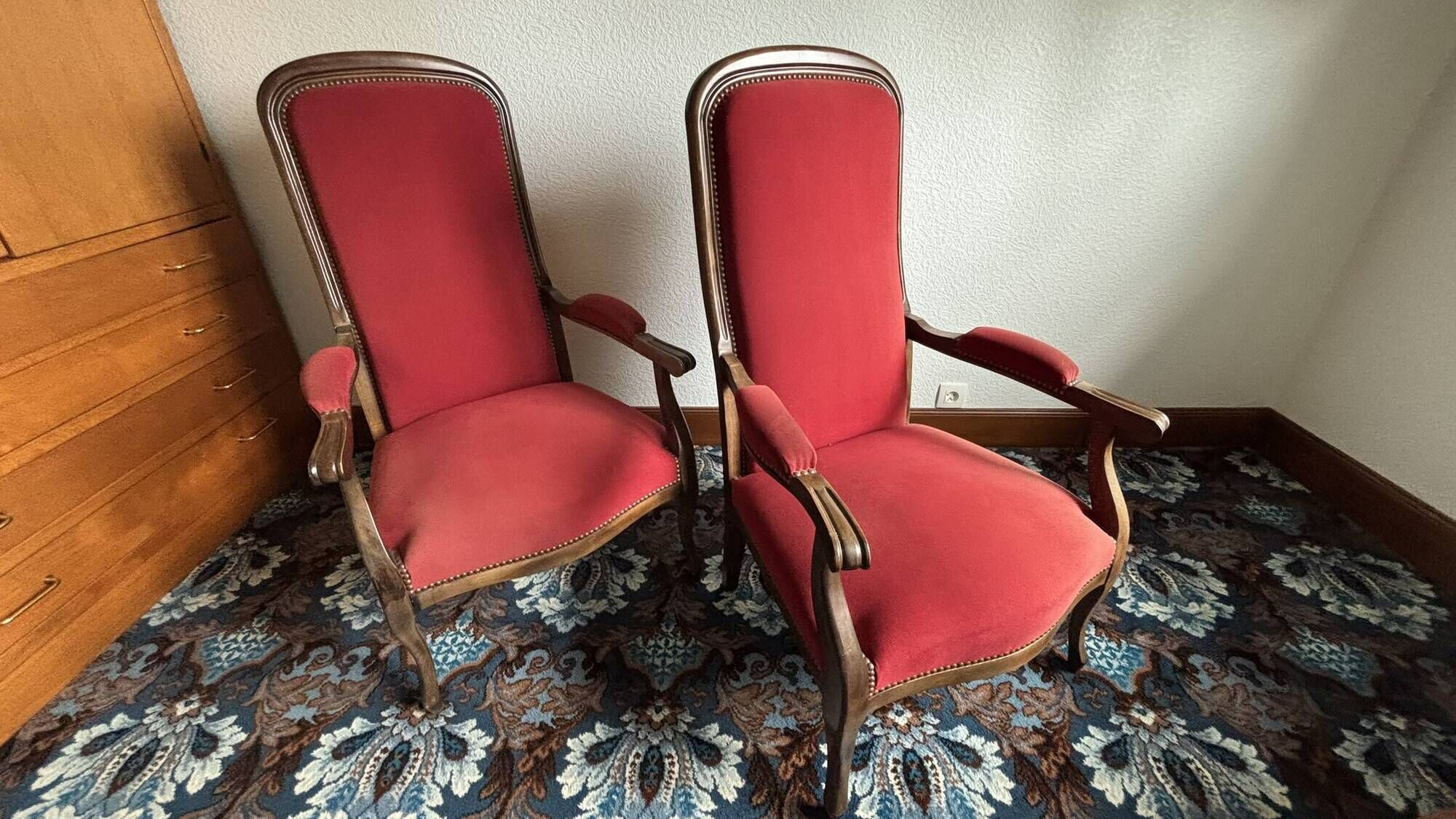 Lot of red velvet Voltaire armchairs