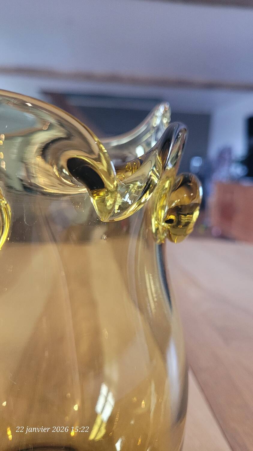 Amber glass vase design - owl shape