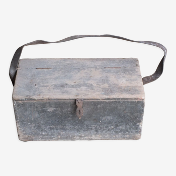 Ancienne caisse d'artisan plombier en bois avec sangle cuir