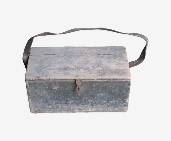 Ancienne caisse d'artisan plombier en bois avec sangle cuir