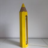 Lampe en forme de crayon jaune éditée par Vilac, France, 1980