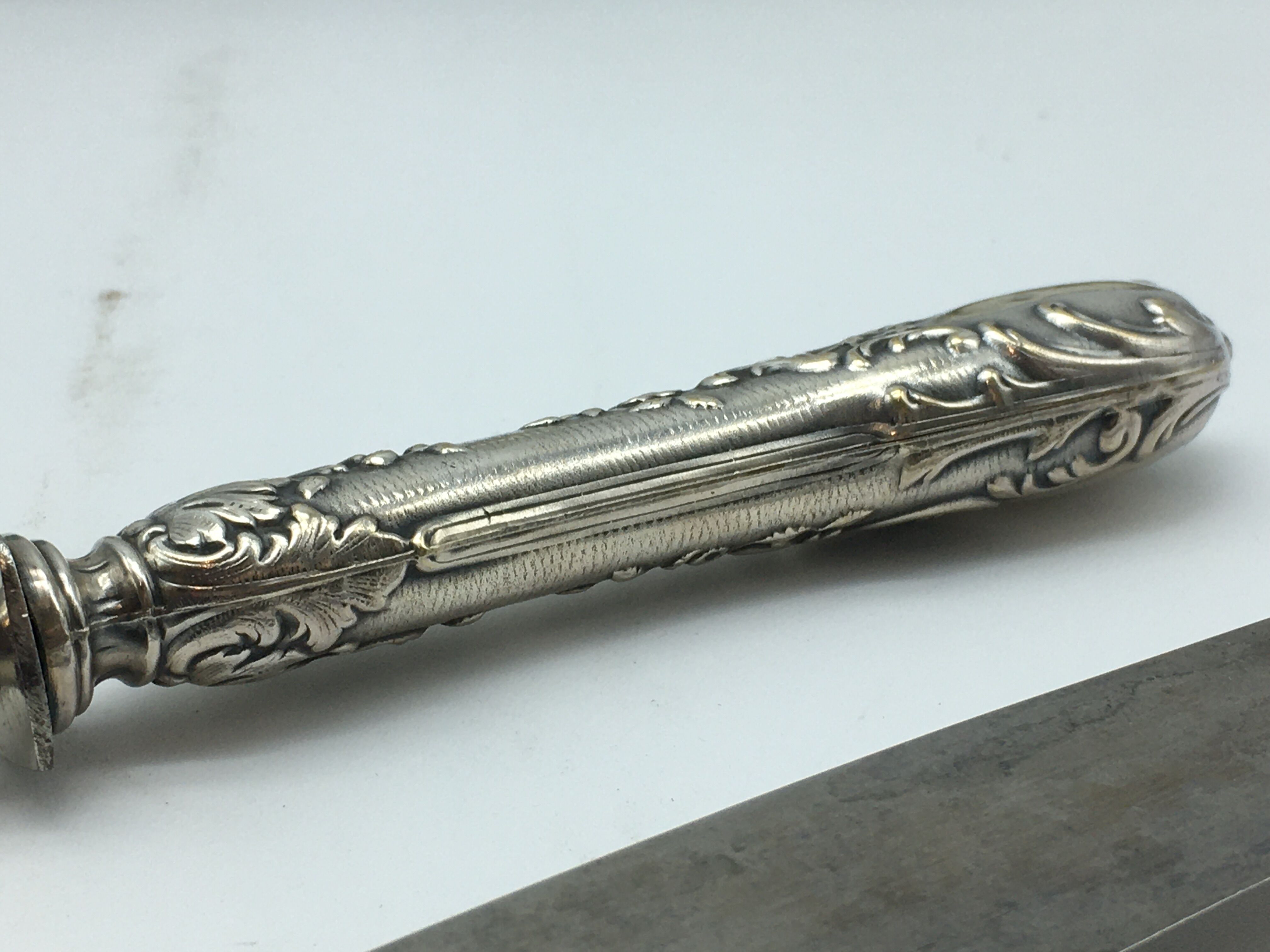 Box of cutlery with leg / roast silver filled.