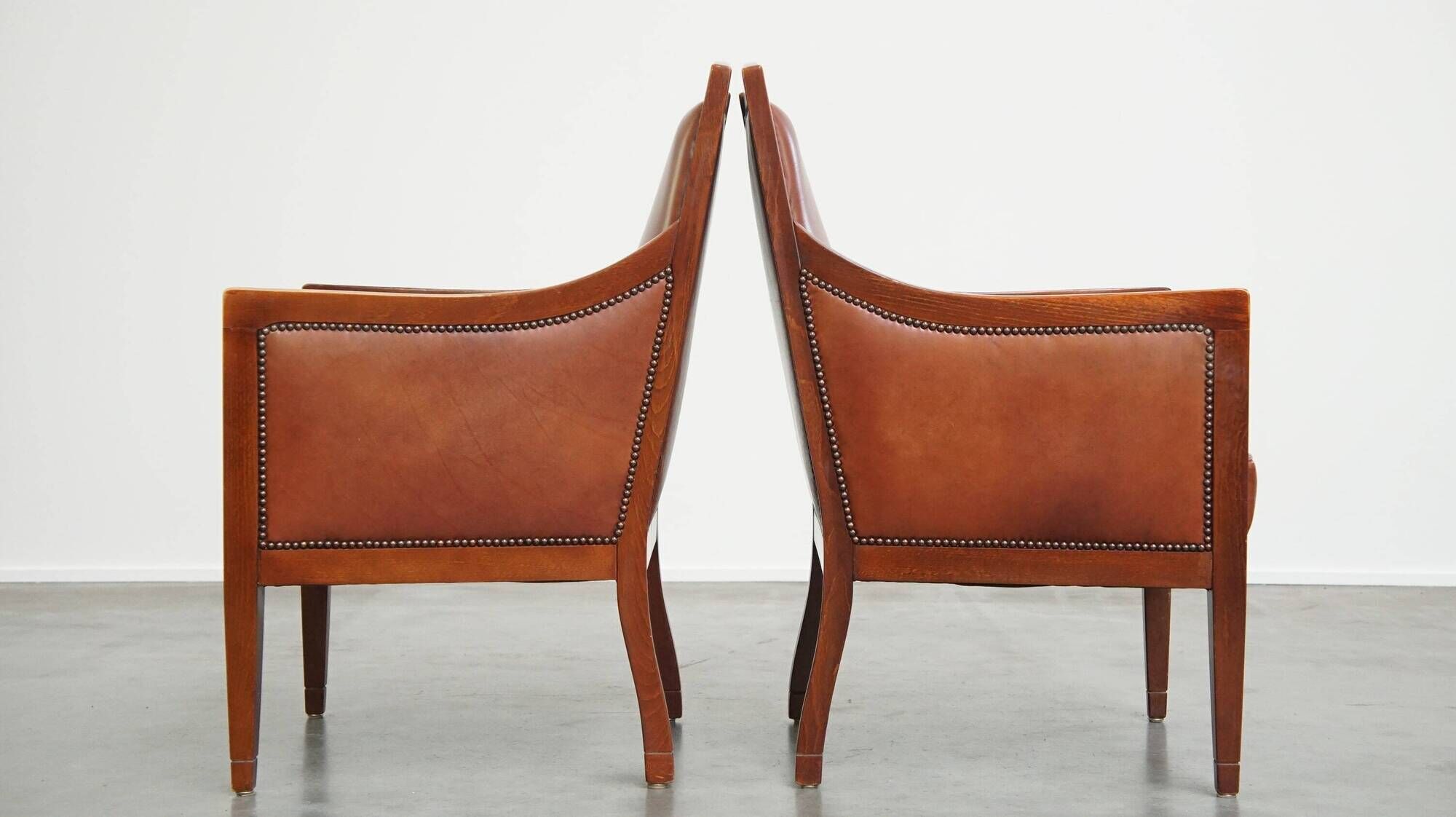 Majestic, luxurious set of 2 cognac-colored cowhide leather Art Deco design armchairs