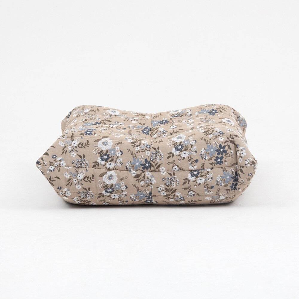 Pouf Togo et canapé 2 places tissu imprimé par Michel Ducaroy pour Ligne Roset