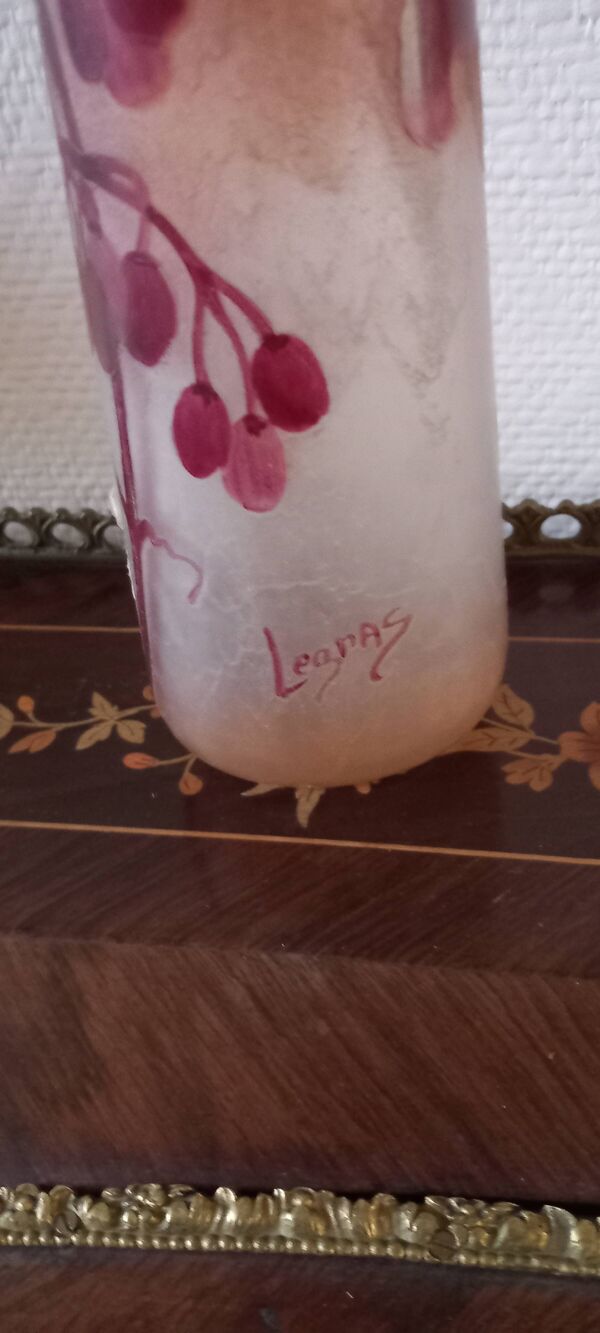 Magnifique paire de vases  en pâte de verre signés LEGRAS  modèle rubis