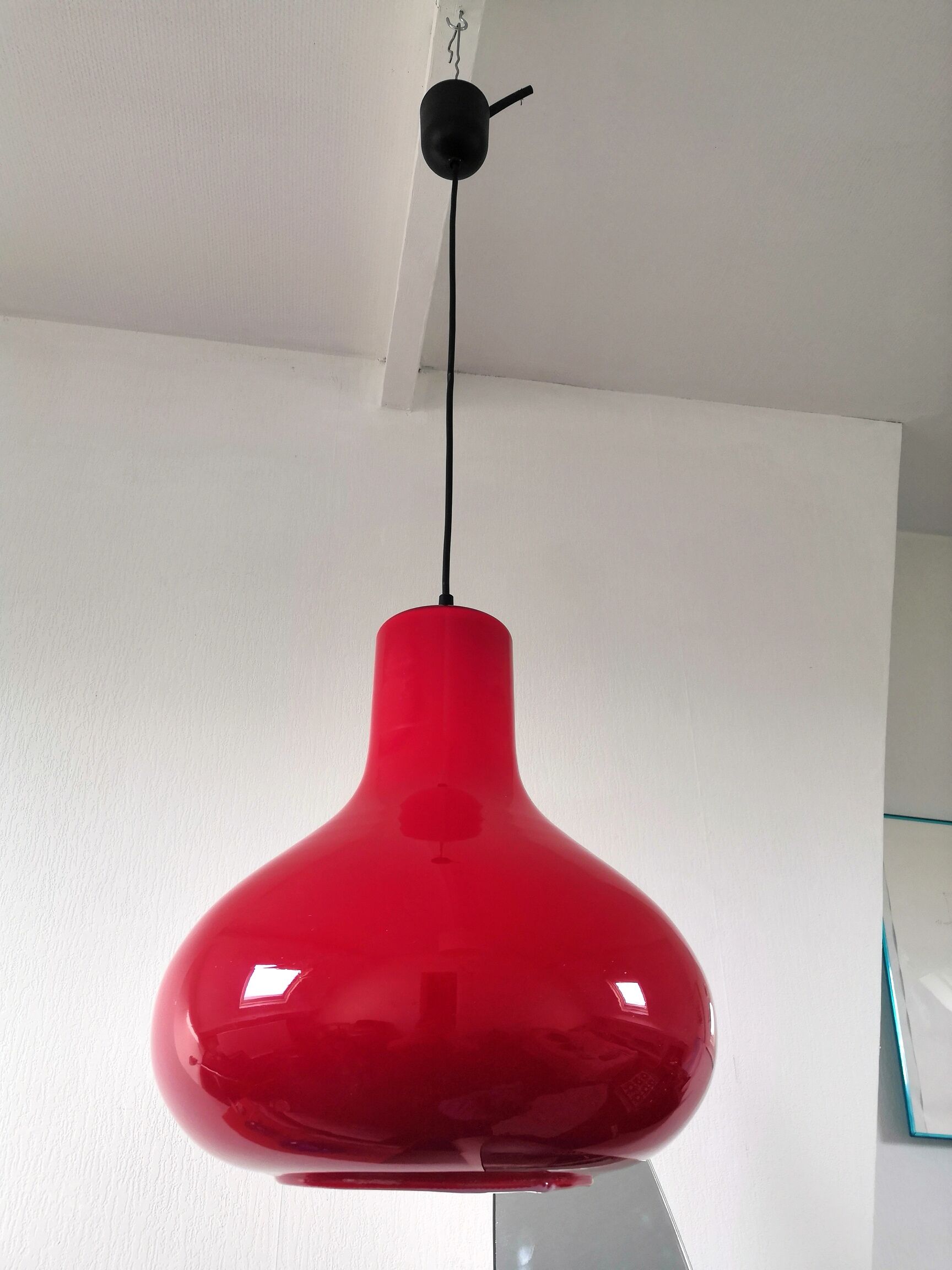 Suspension in red opaline design 70s