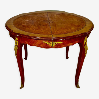 Table ronde de style louis XV , marqueterie de bois de rose , possibilité de rallonges.