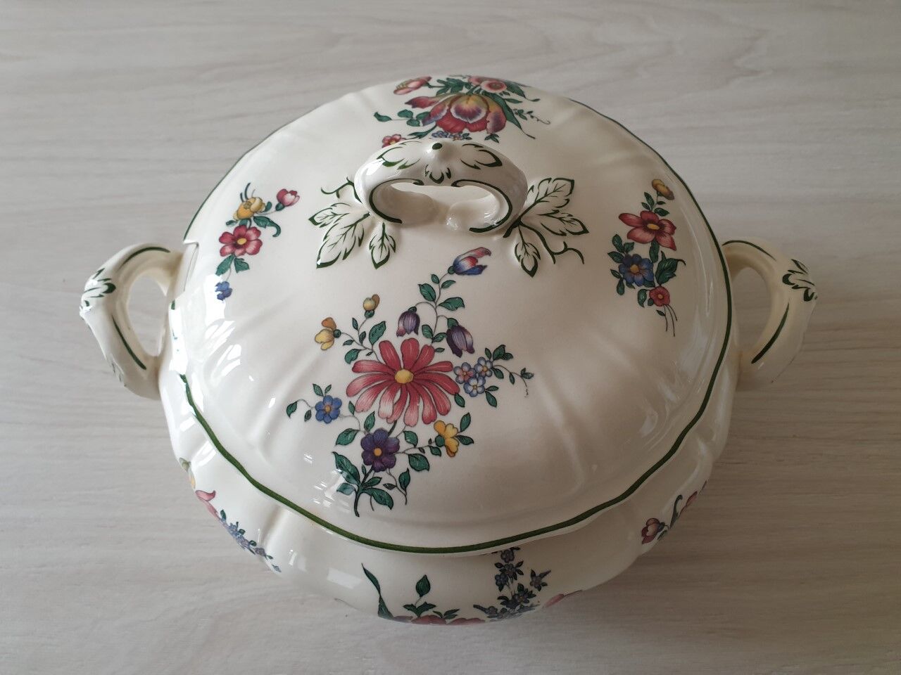 Old soup tureen Villeroy & Boch