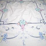 Multicolored embroidered round sheet