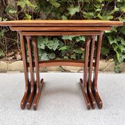 Tables gigognes scandinave vintage en teck par "Victor B Wilkins"