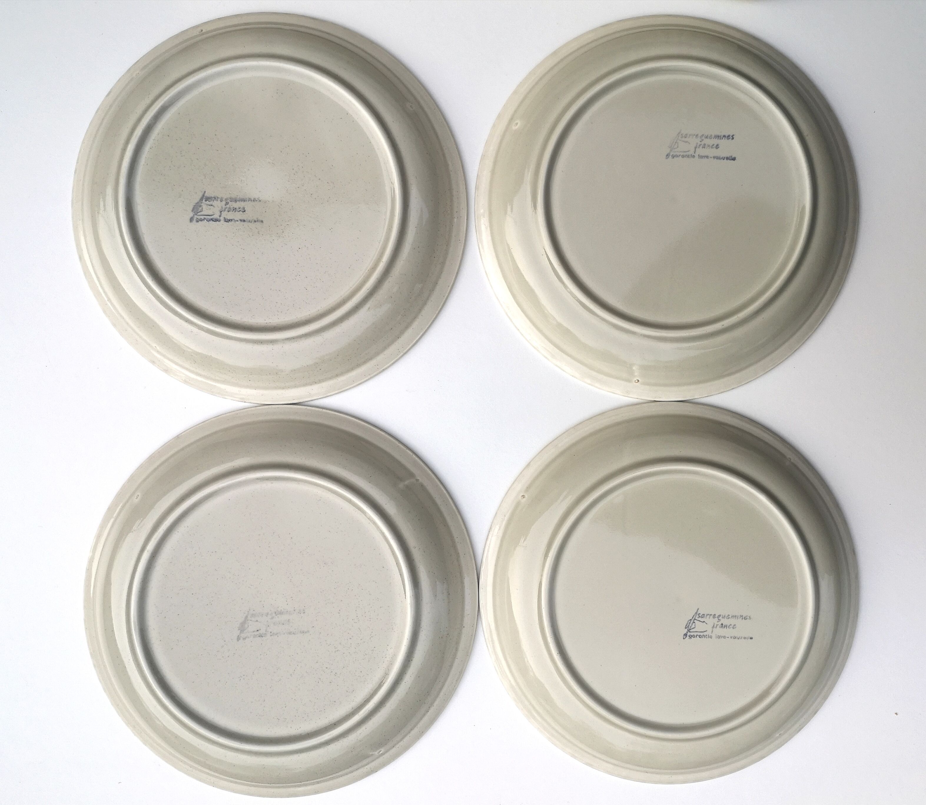Set of 4 vintage stoneware plates, “Thistles” model