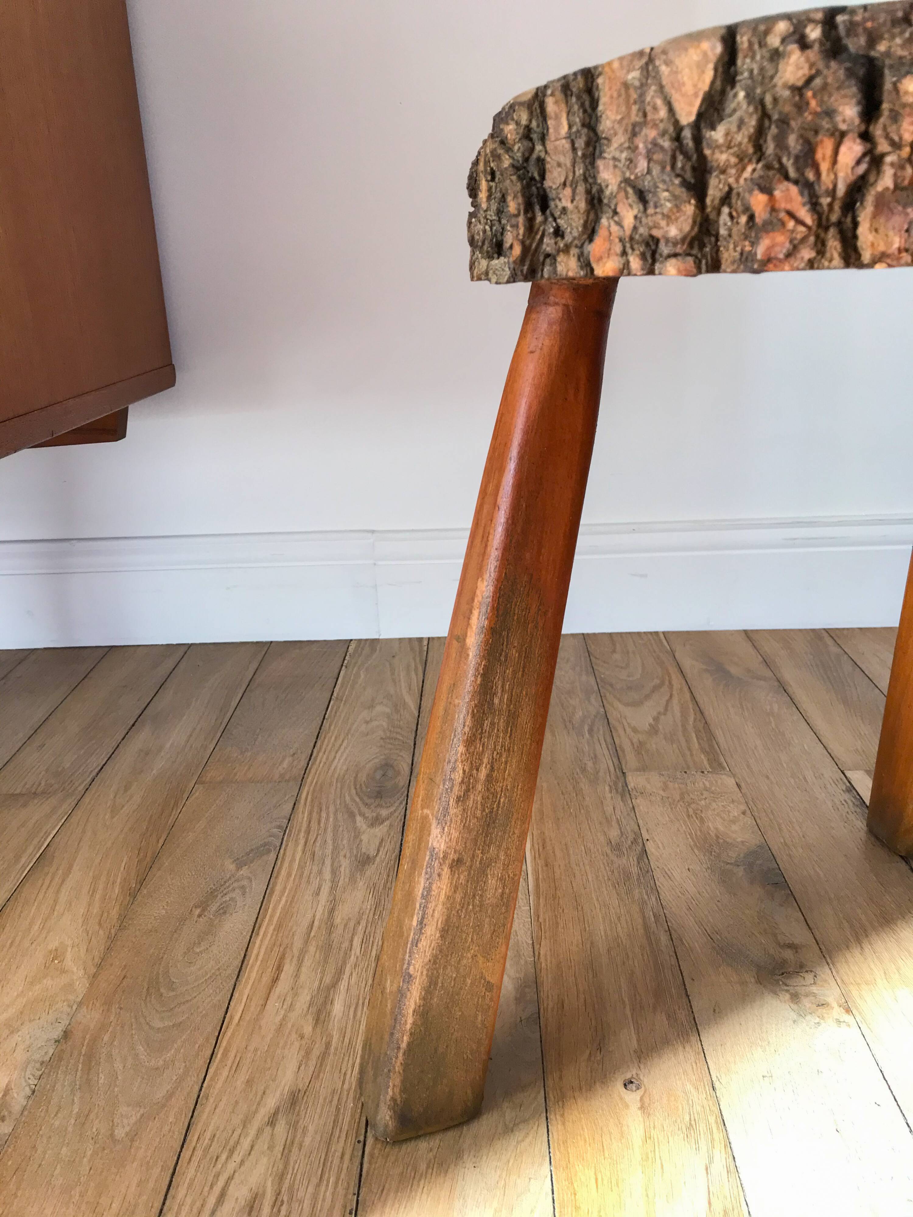 tabouret en bois style brutaliste années 30-40