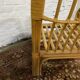 Fauteuil chauffeuse vintage en rotin des années 70