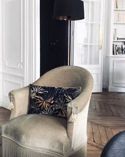 Beige velvet toad chair