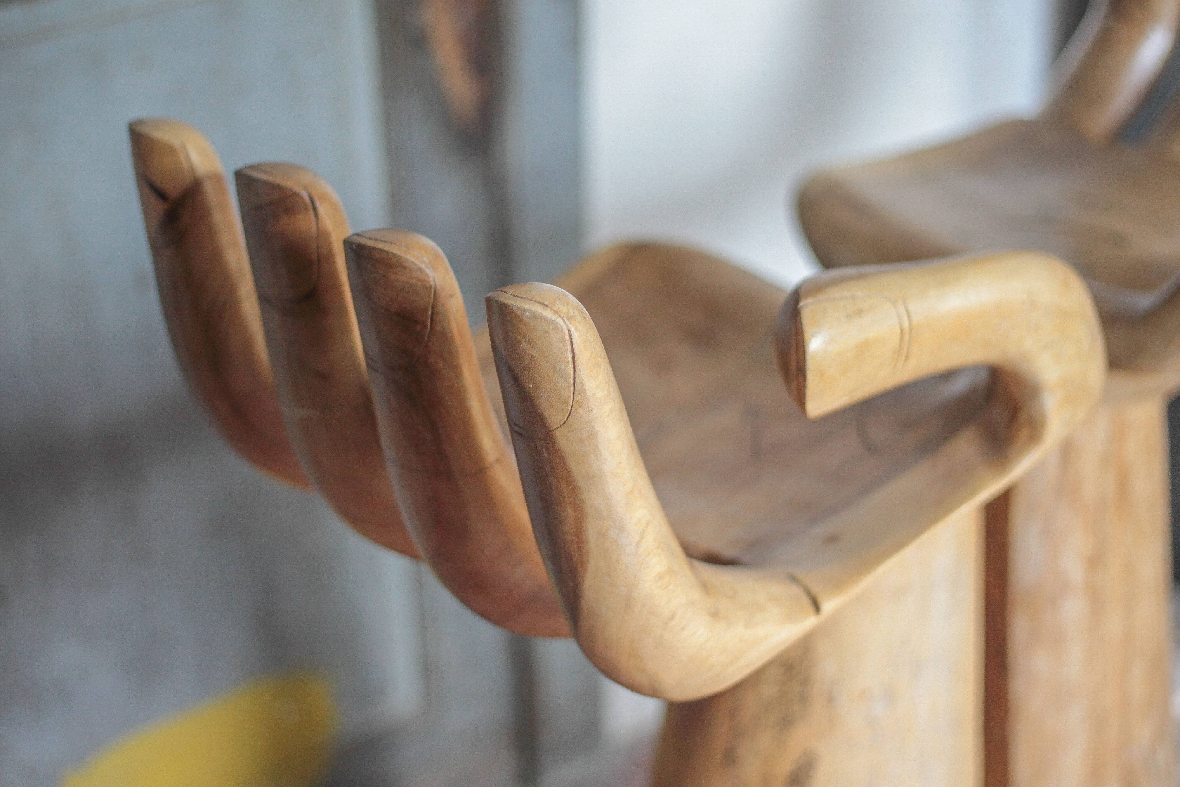 Paire de chaises bois forme main, tabouret de bar bois, chaise bois, chaise