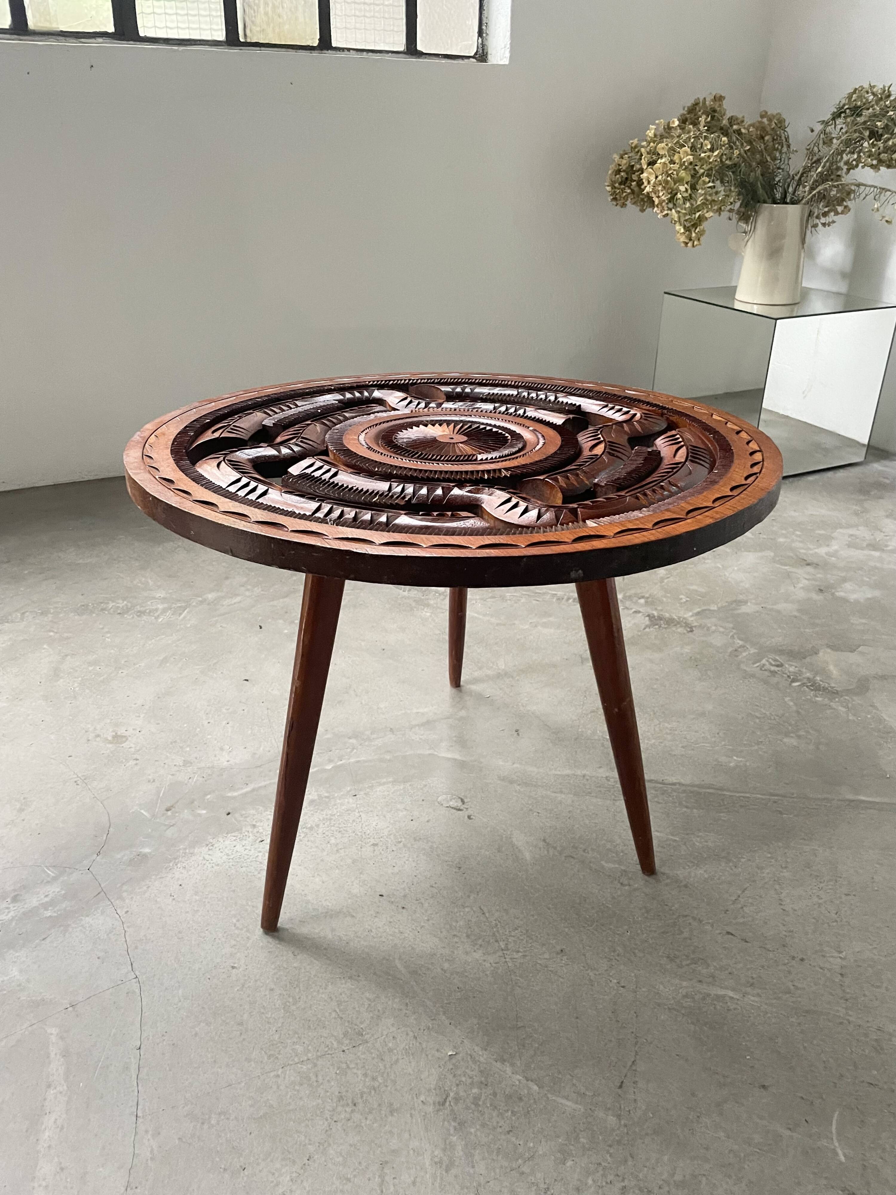 60s tripod coffee table in chiseled wood