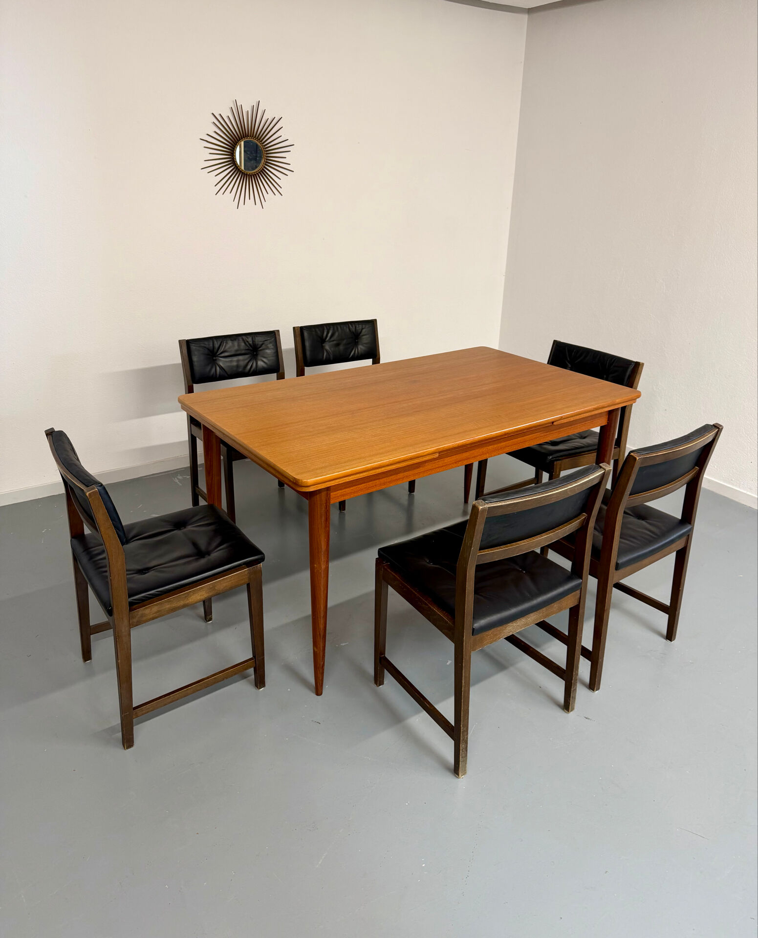 Lot of 6 Scandinavian design chairs in wood and black faux leather an70.