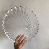 Dish in the shape of a crystal shell