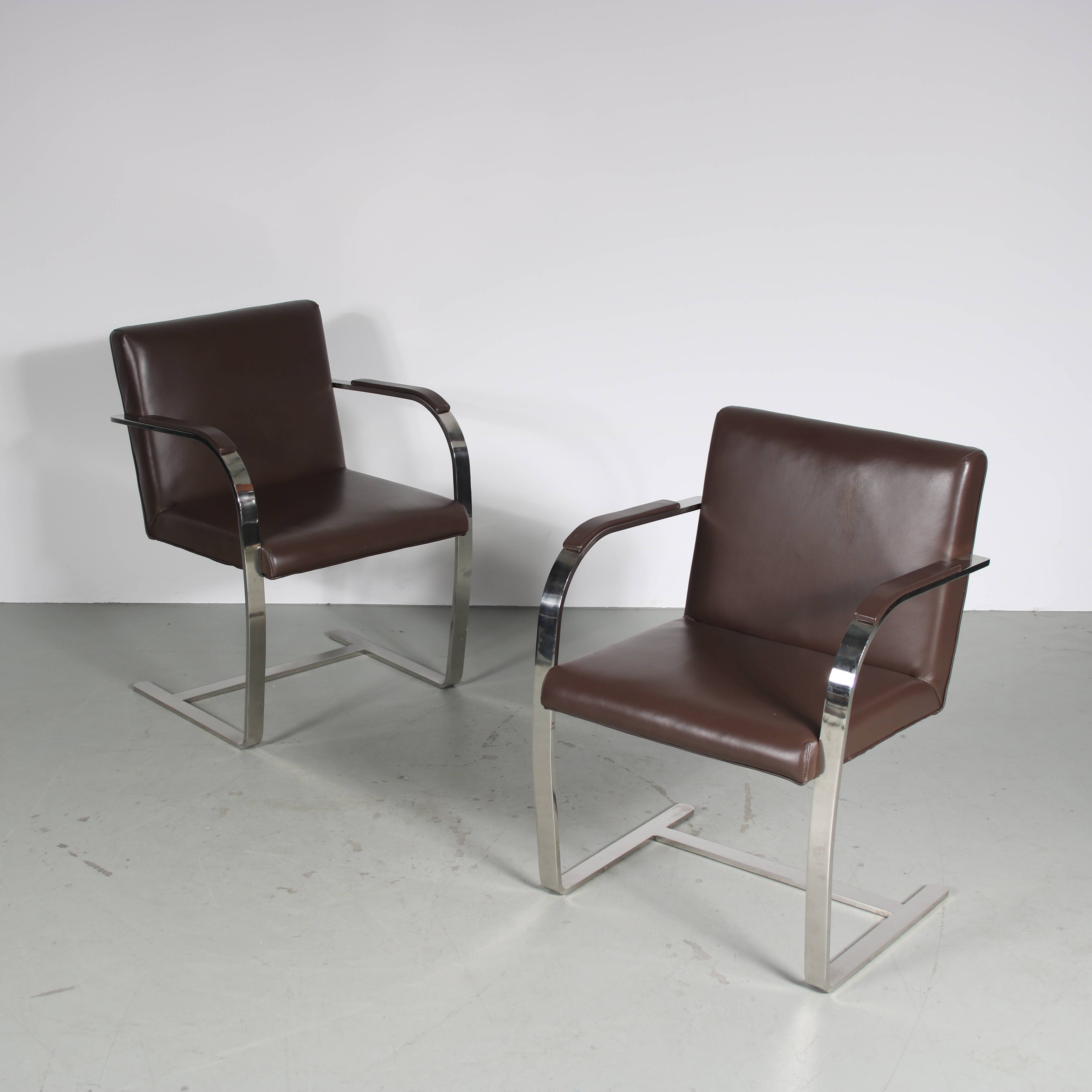 Paire de chaises « BRNO » des années 1970, Italie