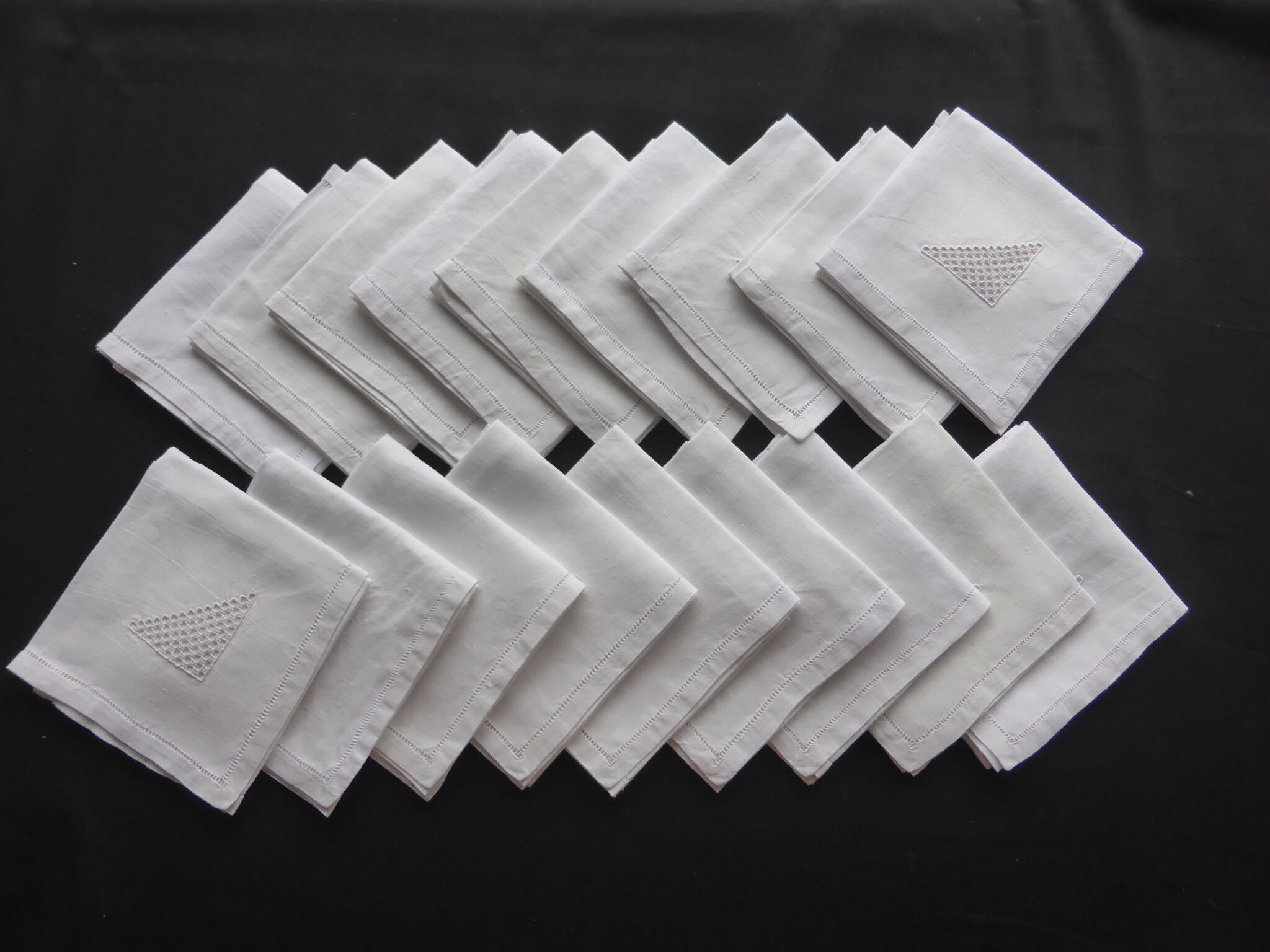 18 antique napkins in white linen with an embroidered geometric decoration