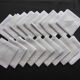 18 serviettes de table anciennes en lin blanc d'un brodé décor géométrique