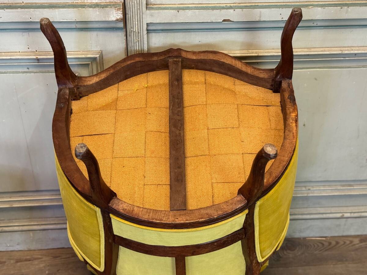 Pair of large Louis XV shepherdesses, stamped by François Foliot, master