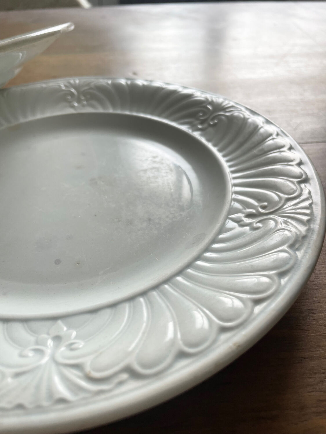 2 Creil and Montereau white plates