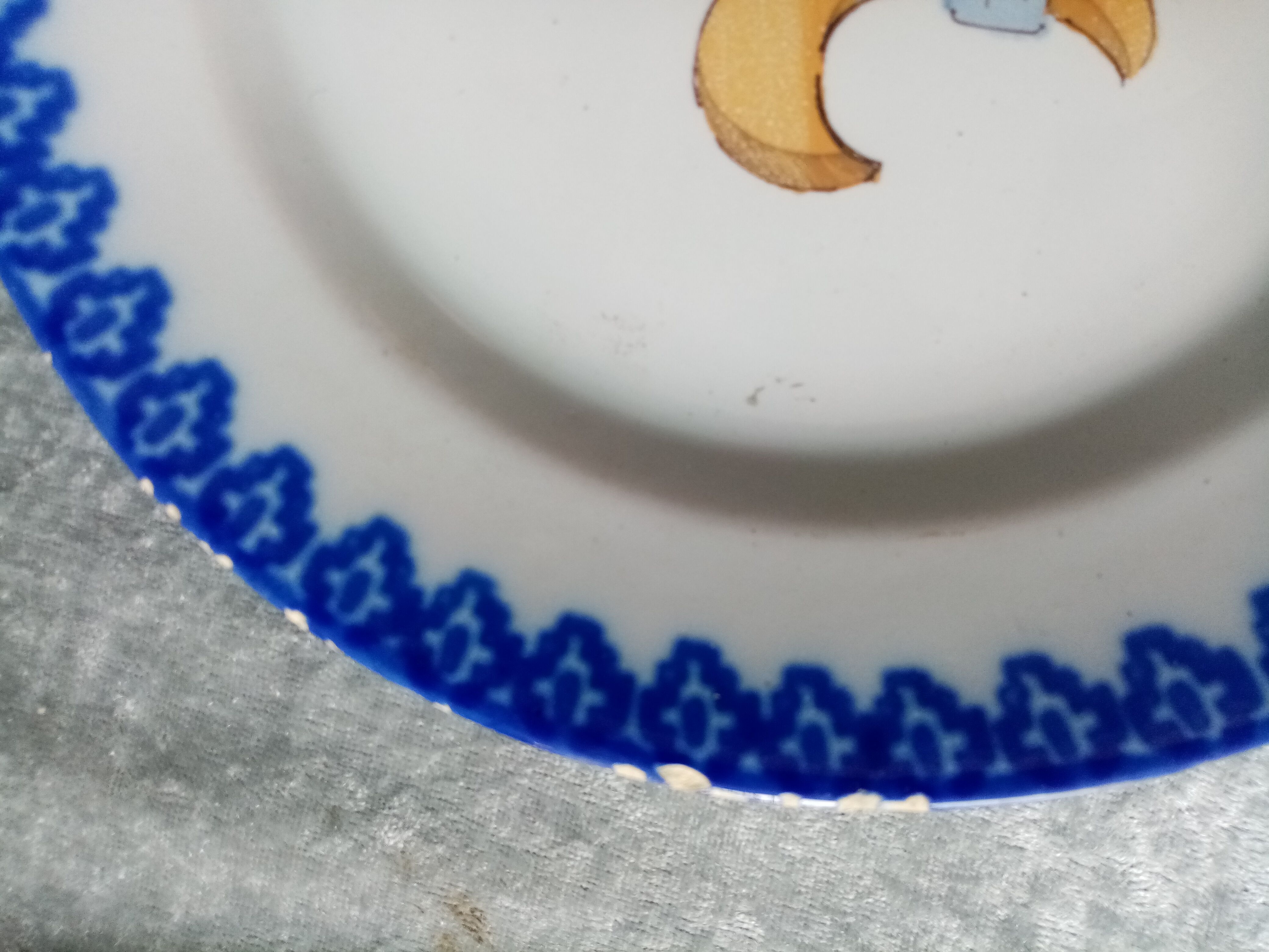 18th century earthenware decorative plate signed Saint Clement with royal coat of arms decoration