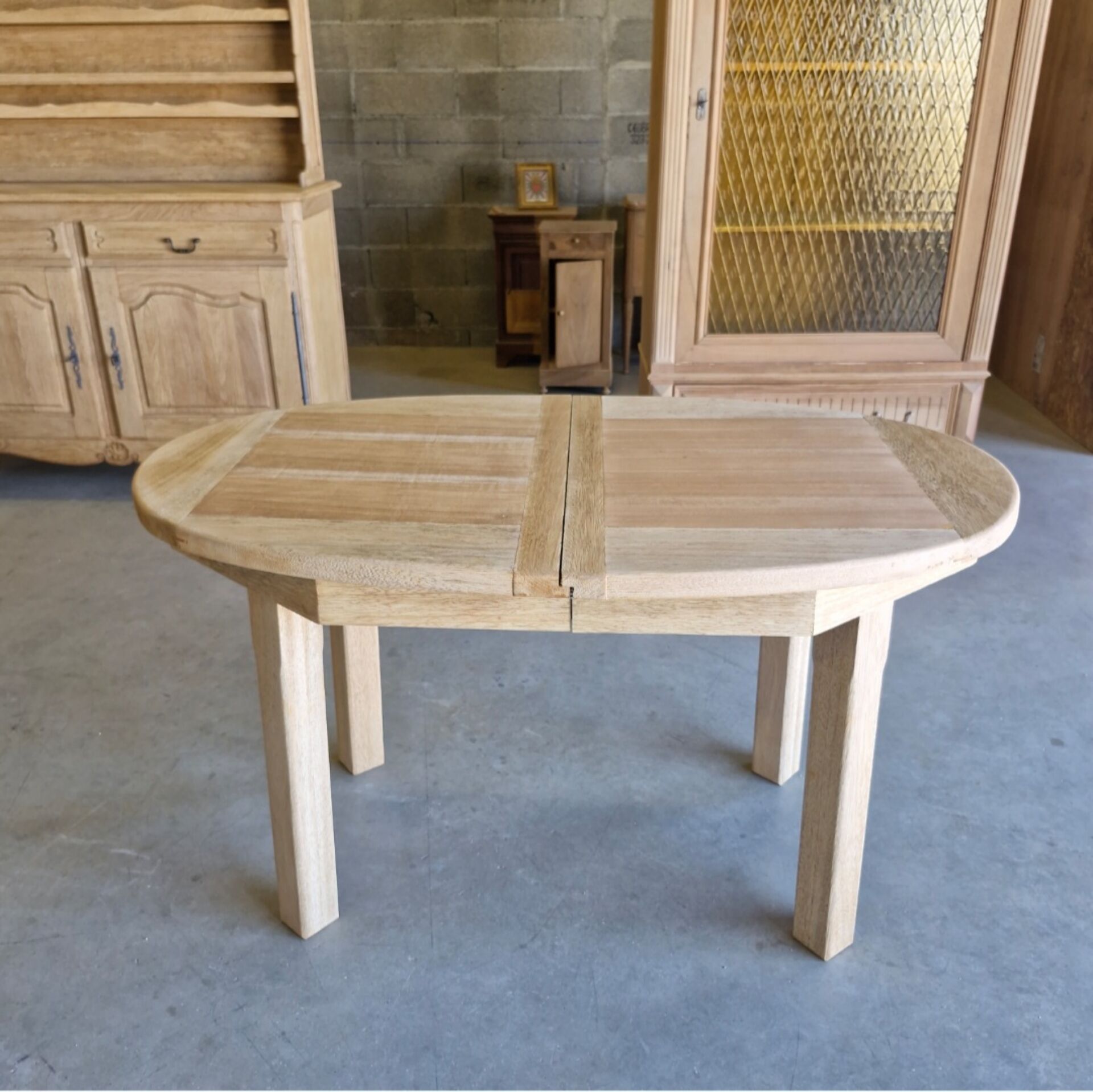 Oval wooden table – 2 extensions – sandblasted & varnished