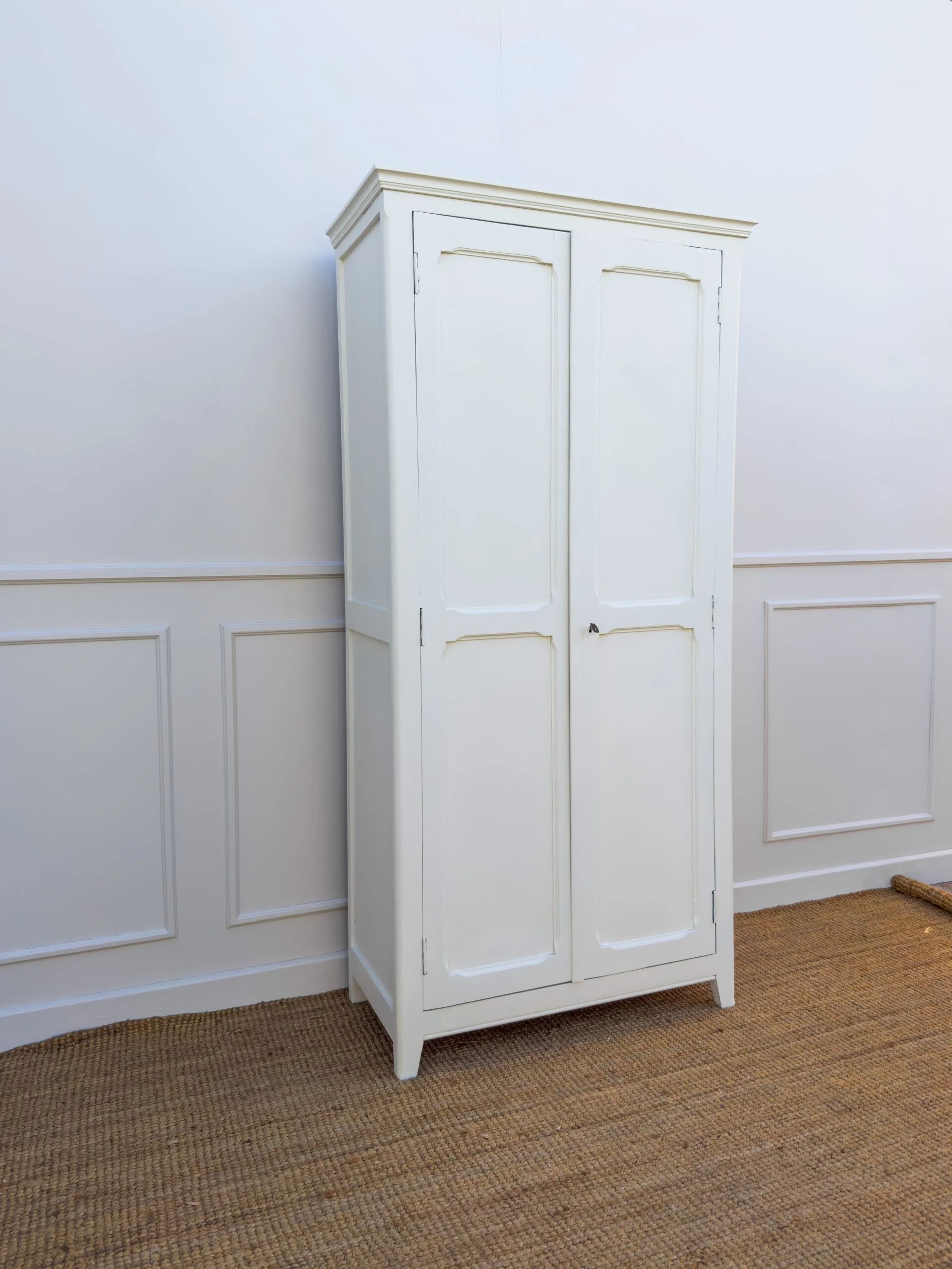 Armoire parisienne