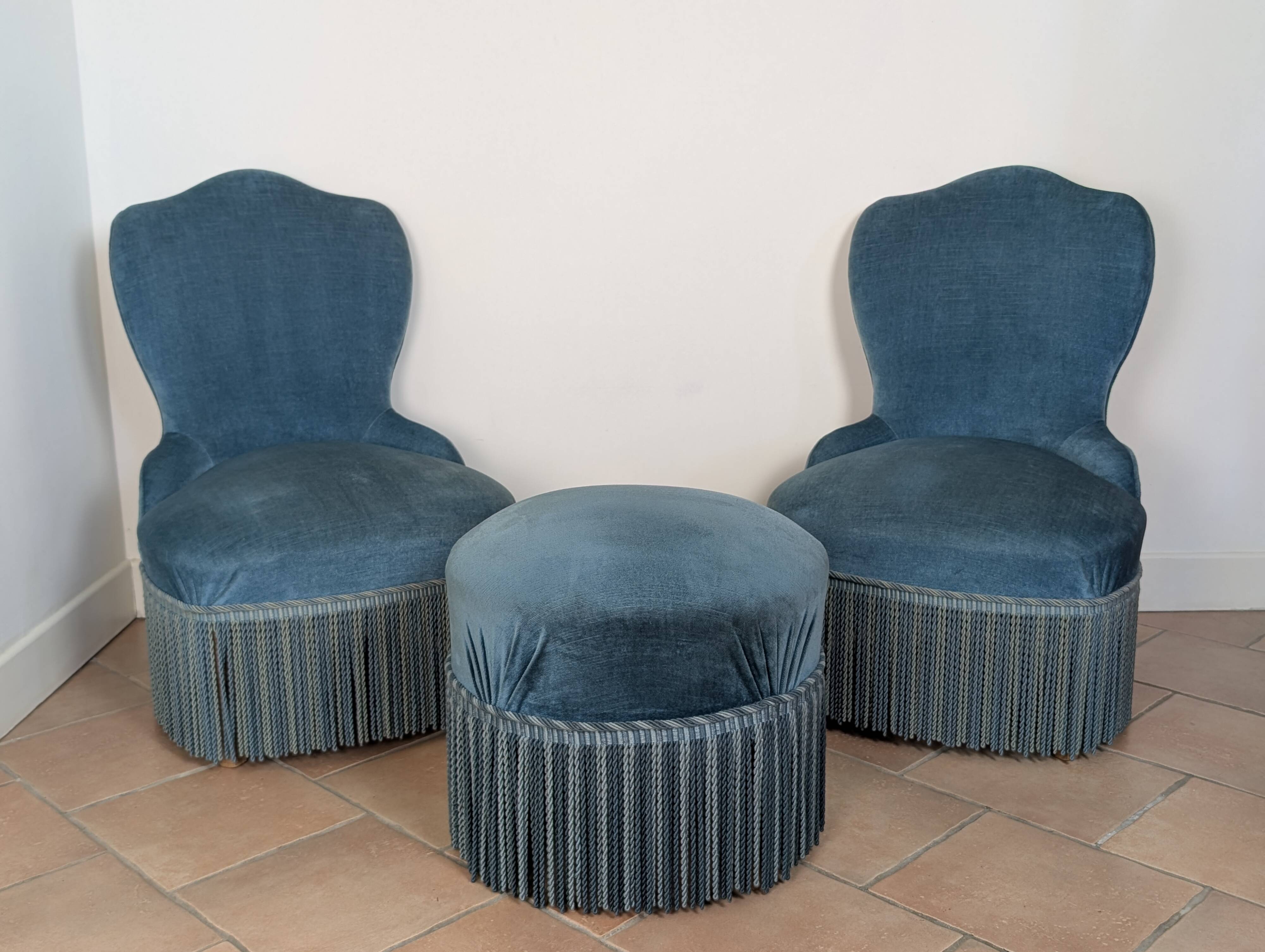 Frog chairs and pouffe