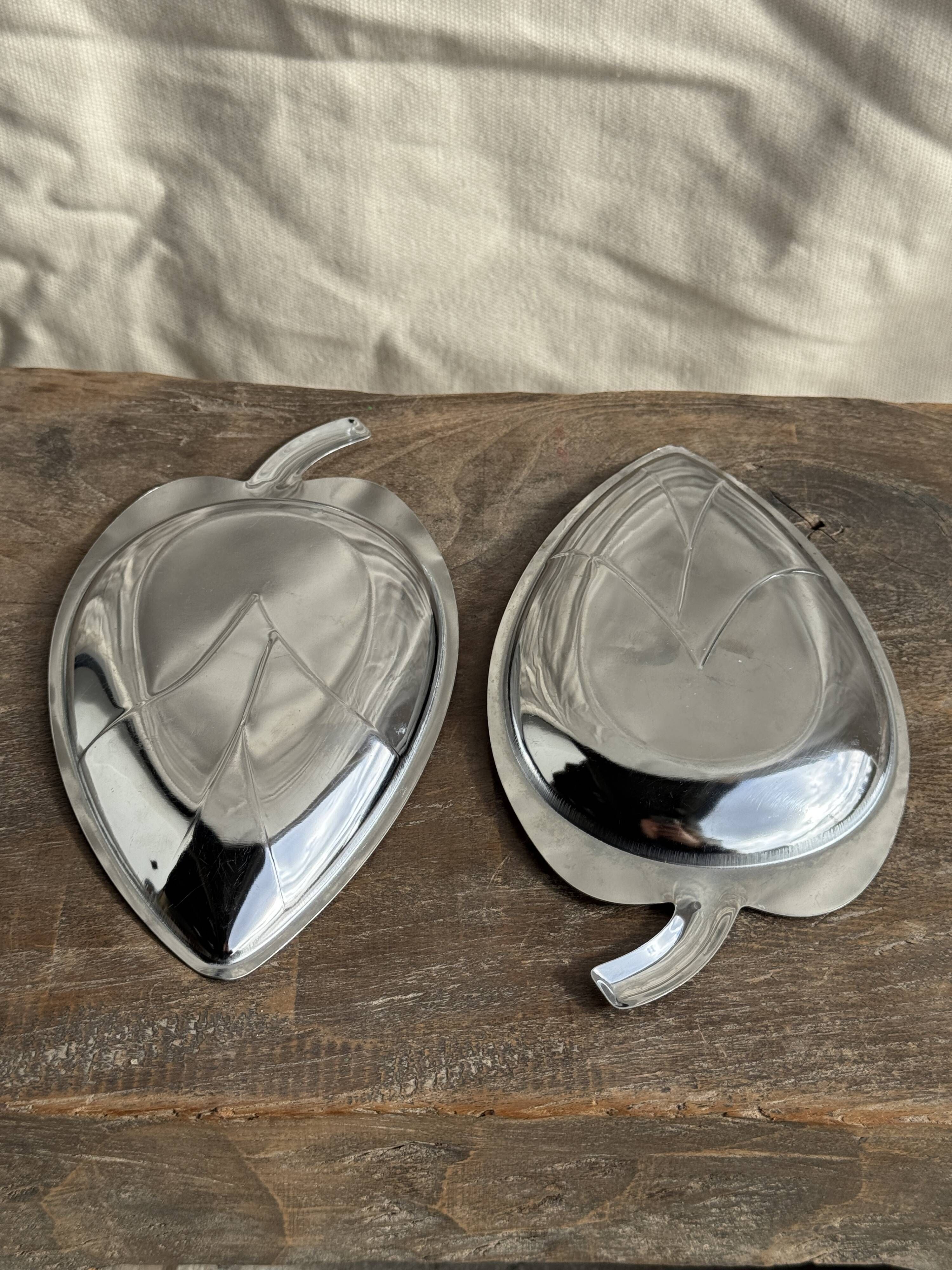 Pair of silver-plated bowls in the shape of a stylised leaf 11.5x22