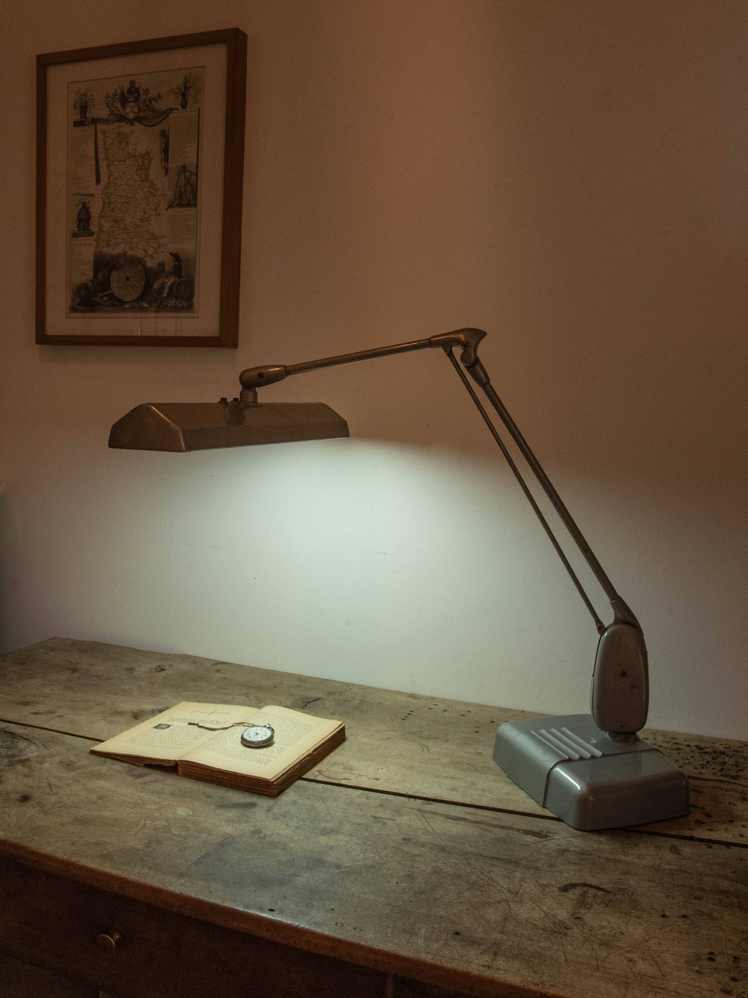 Dazor workshop lamp