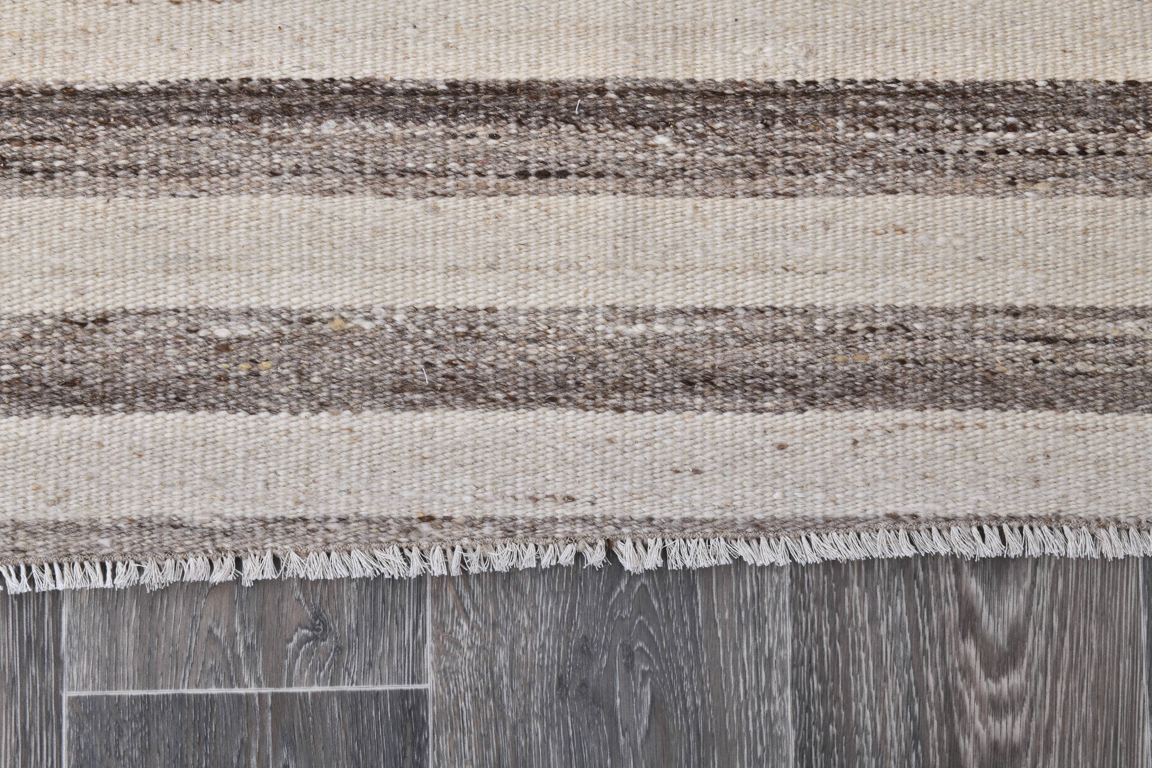 small kilim rug, vintage wool kilim carpet 137x212 cm , hand made carpet.