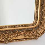 Miroir en bois et stuc doré à décor de rinceaux et coquilles de style Rocaille  74x54cm