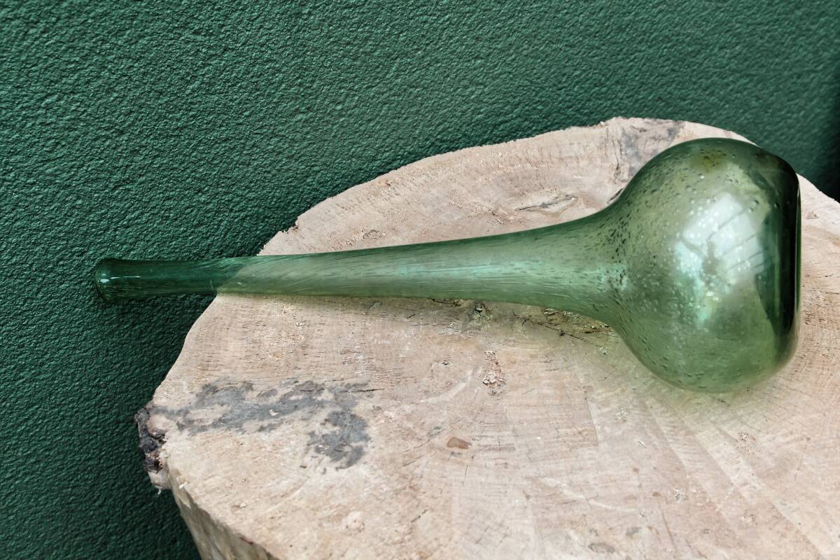 Single-flower vase in blown, bubbled glass, signed Biot