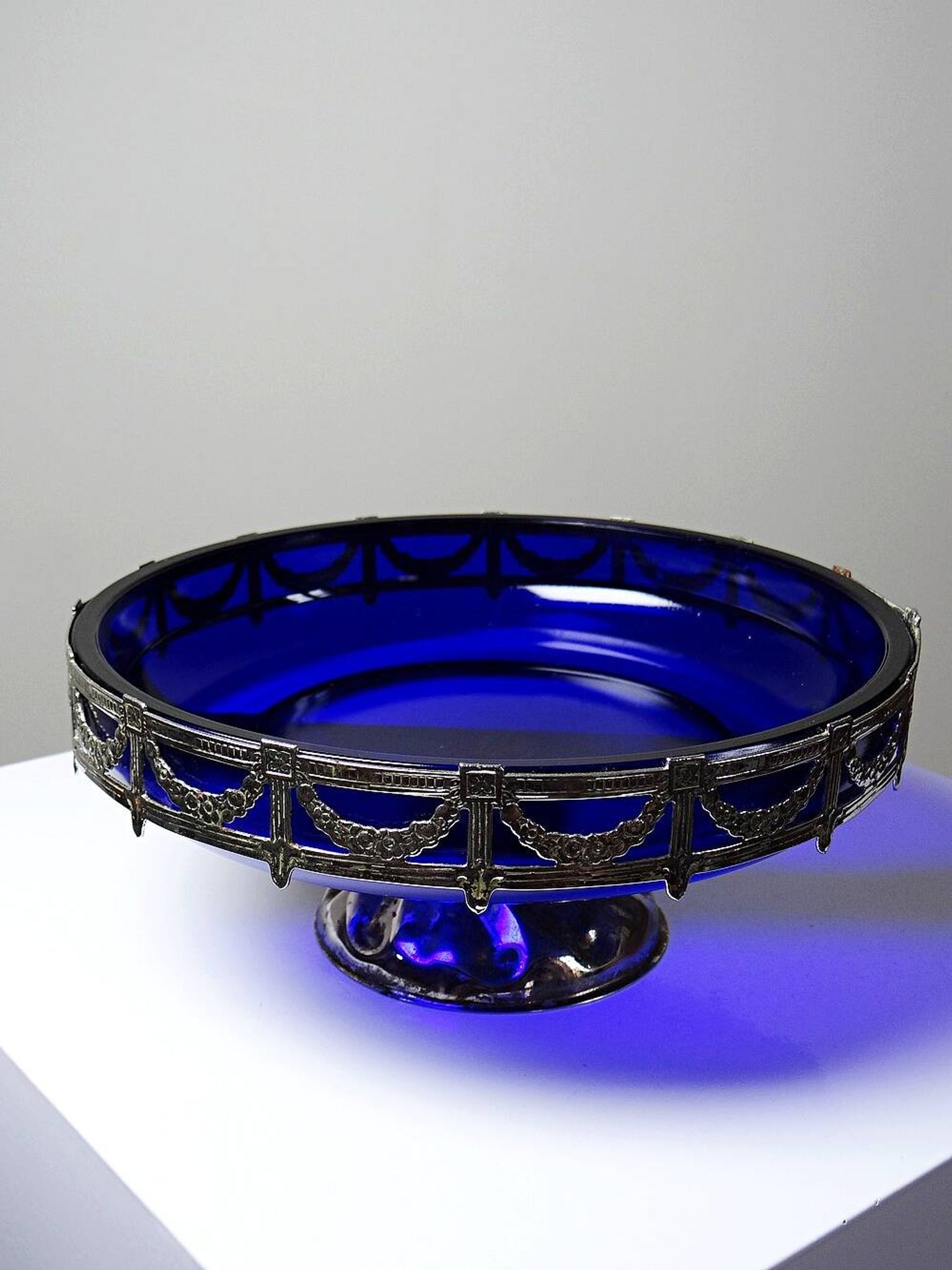 Antique cobalt glass and silver-plated metal bowl, Louis XVI style, circa 1900-1920.