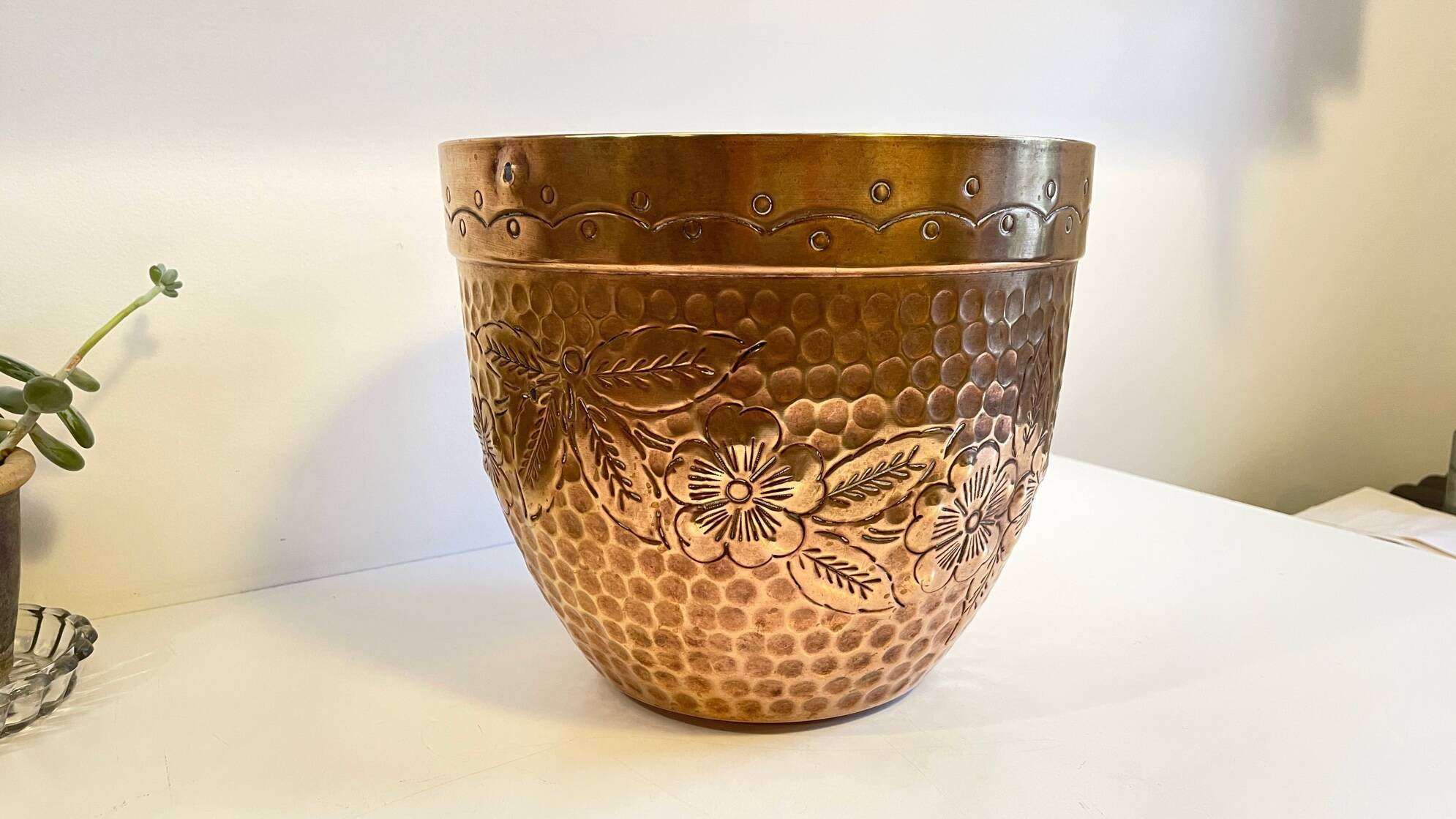 Large planter by villedieu in brass 1970s - 1980s