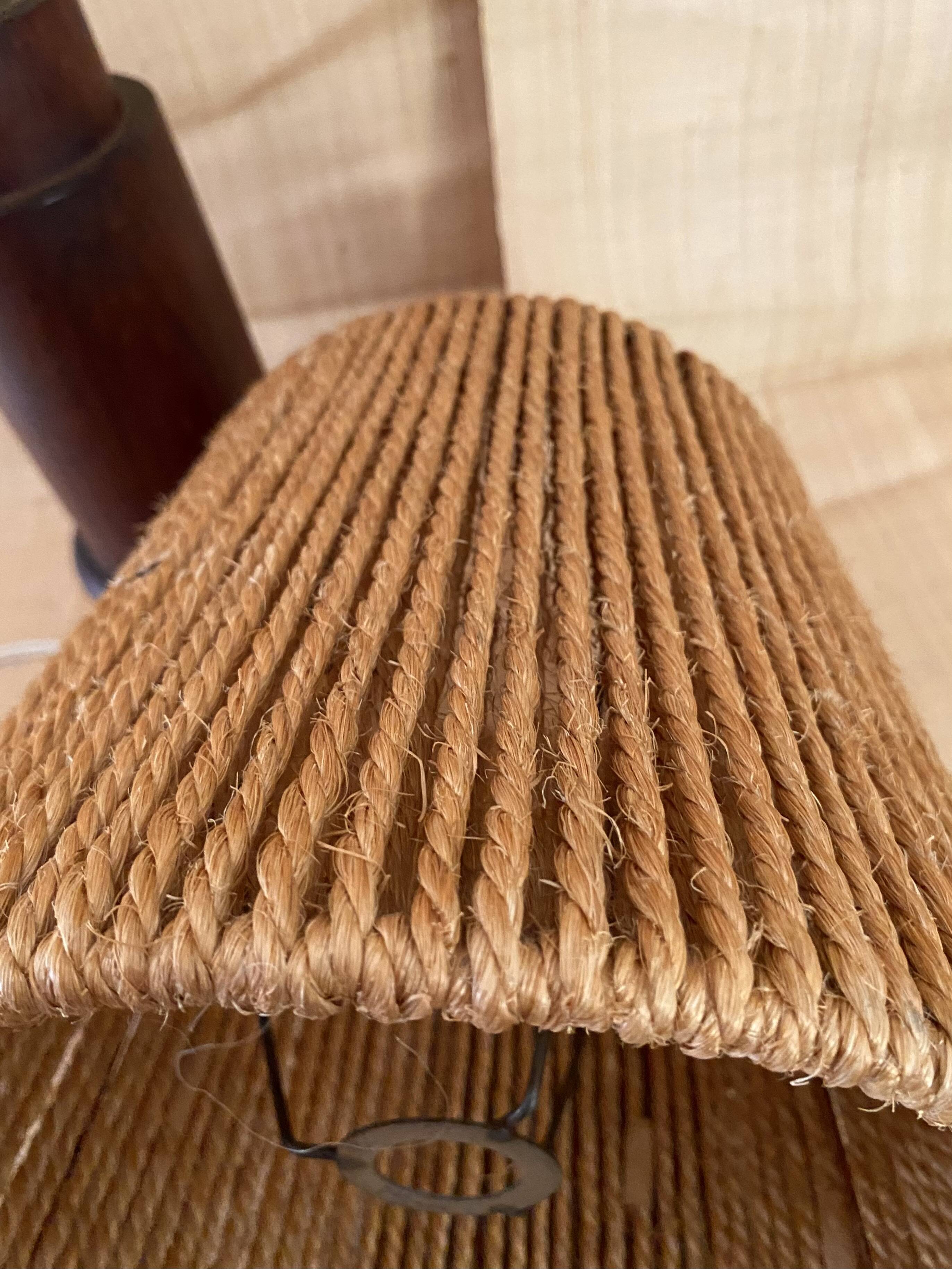 Lampe bois, câble tissu, abat-jour coco années 70