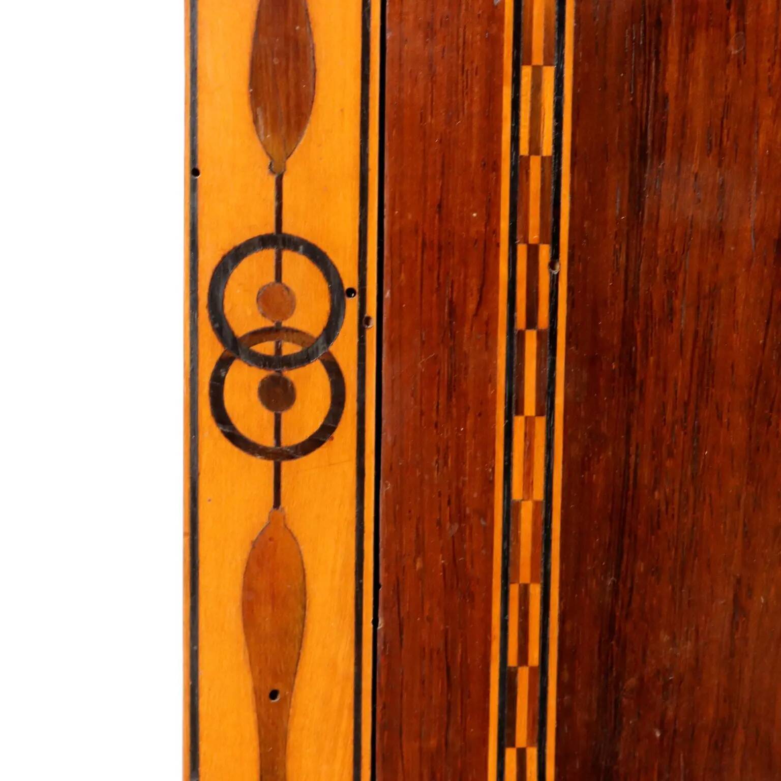 Suite de chambre antique néoclassique en divers bois, Toscane, XVIIIe siècle.