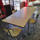 Table + Chaises de type "Formica"