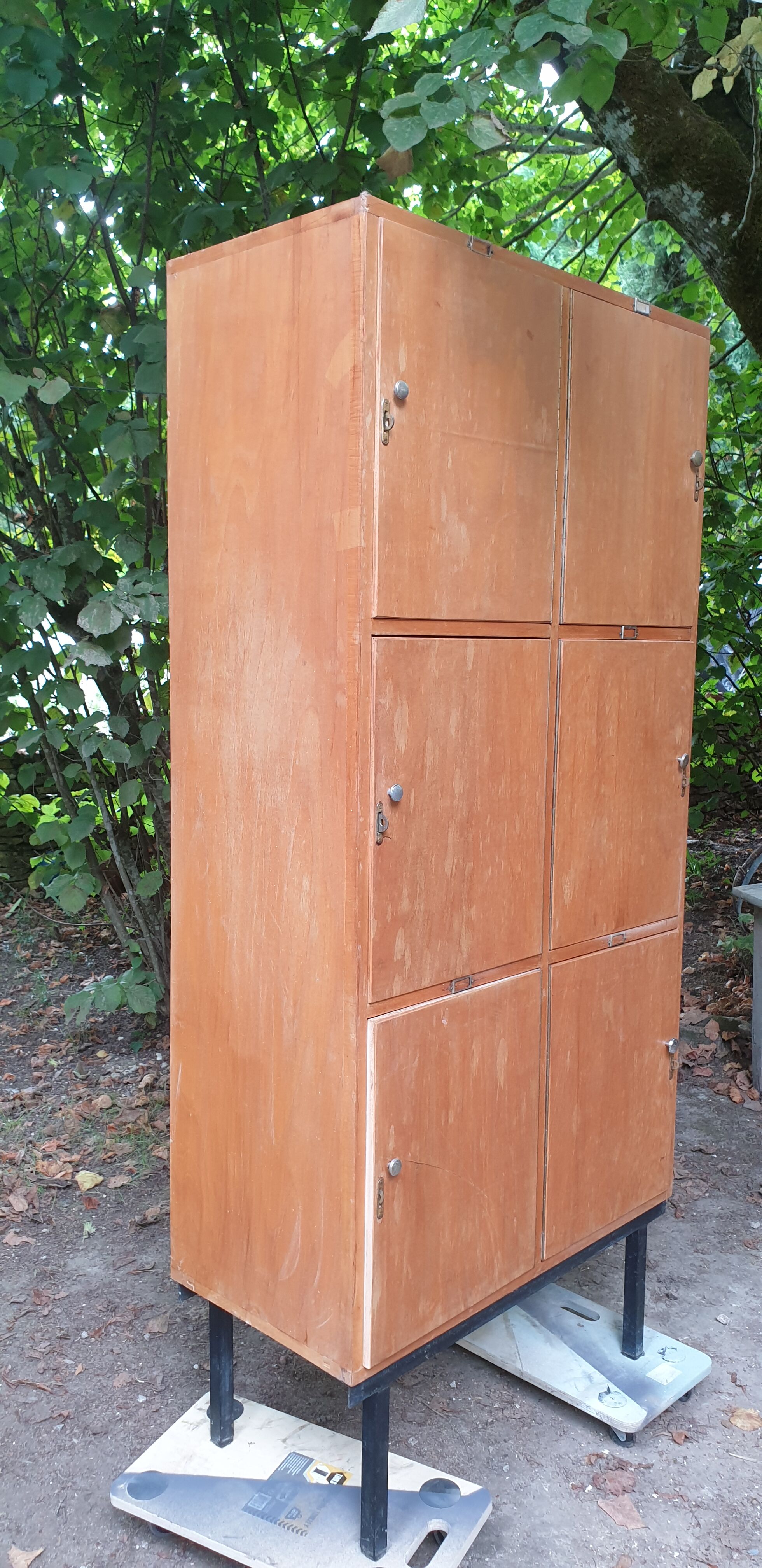 School closet with lockers