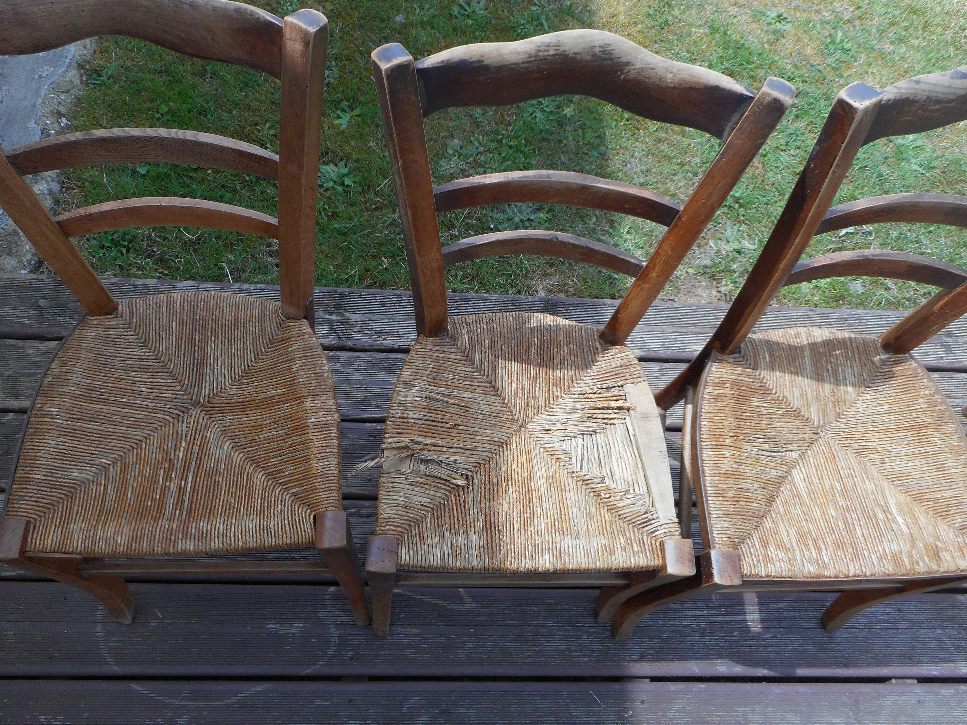 Set of 5 antique wooden chairs with straw seats