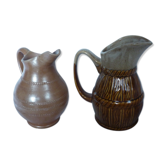 2 pitchers in Brown stoneware and ceramic