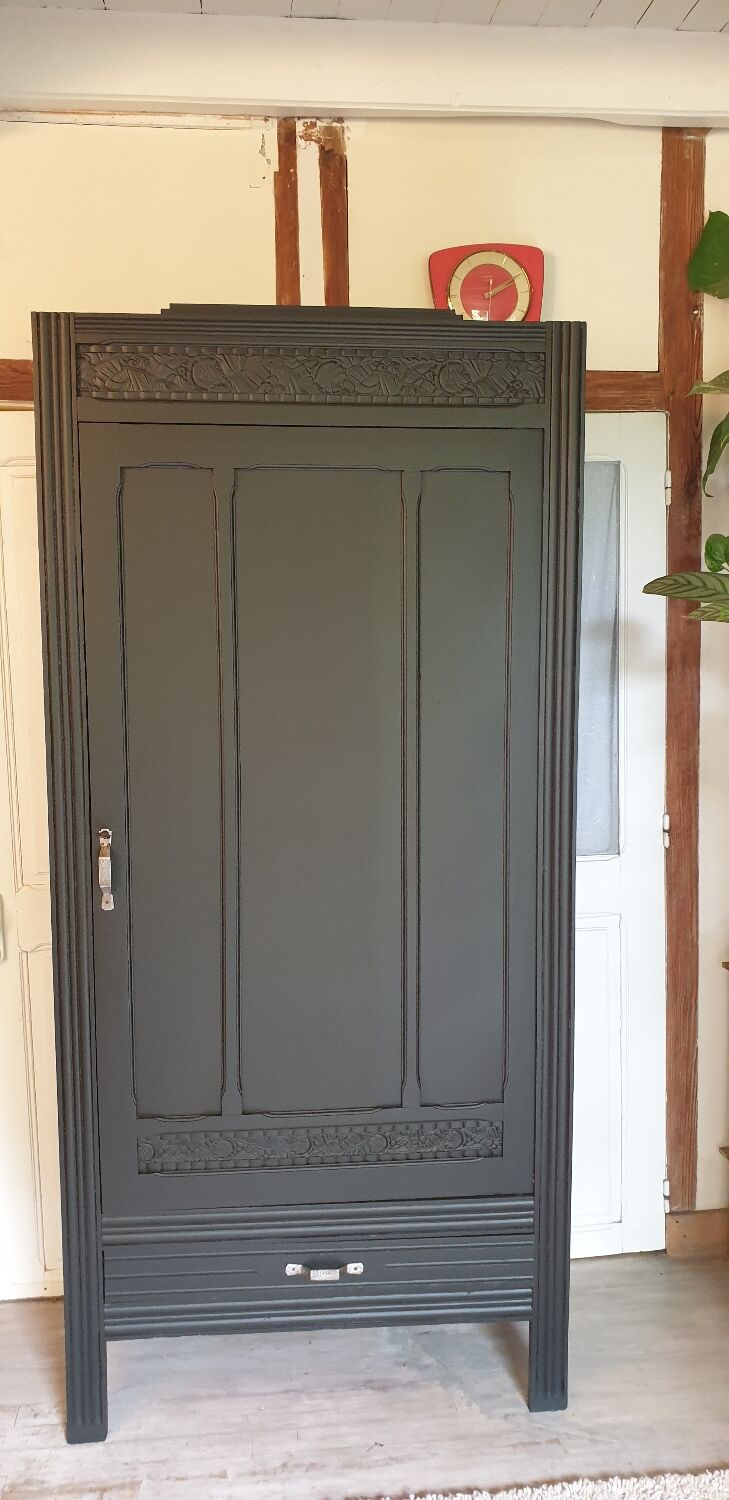 Armoire parisienne