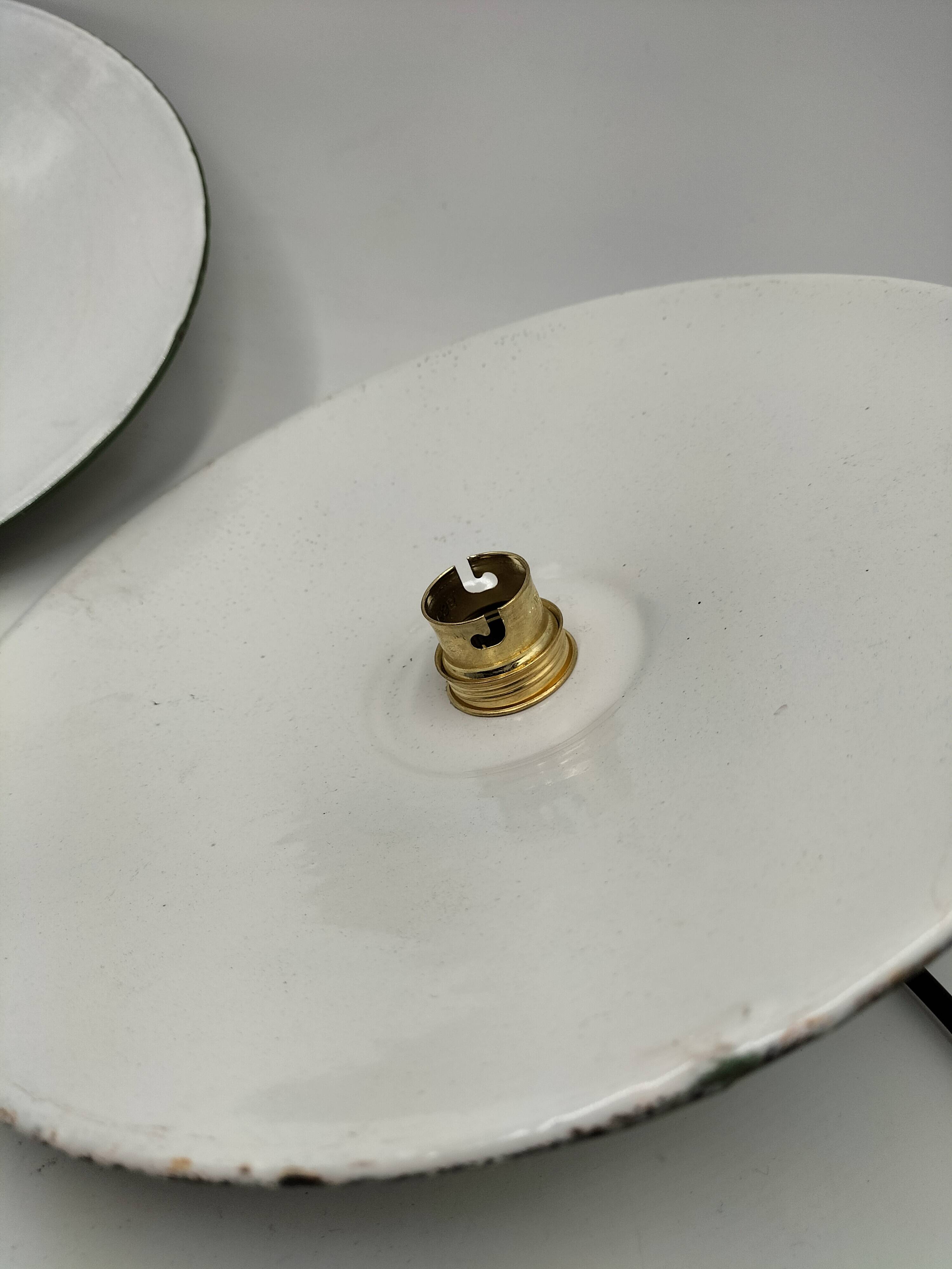 Enamelled sheet metal suspensions