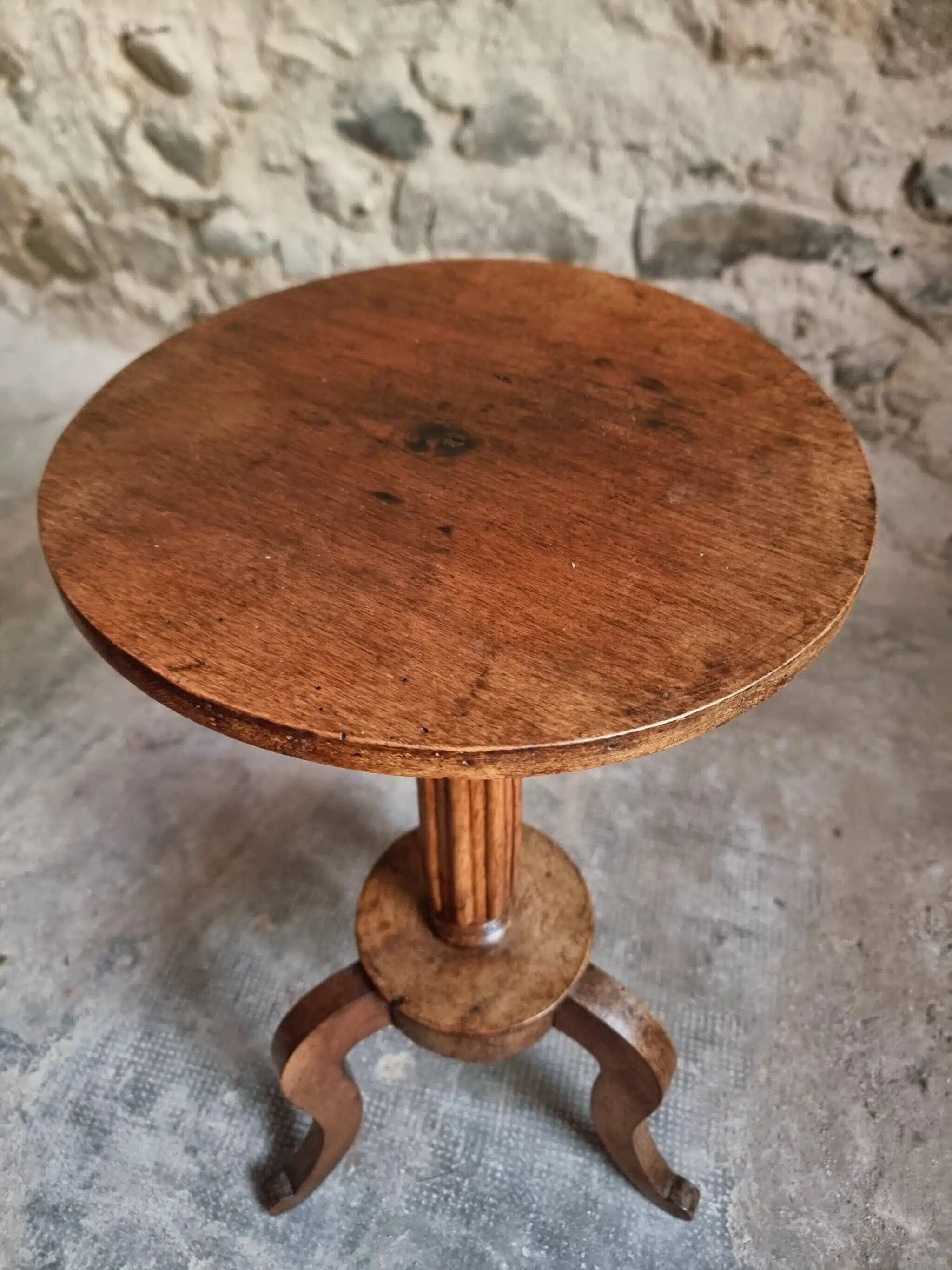 Louis XVI antique guéridon, round pedestal table, solid walnut, circa 1900.