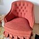 Fauteuil crapaud en velours rouge - jupe